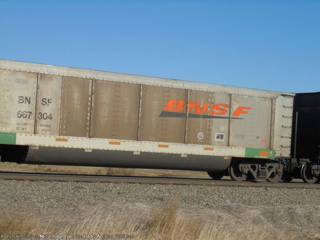 BNSF 667304 empty coal